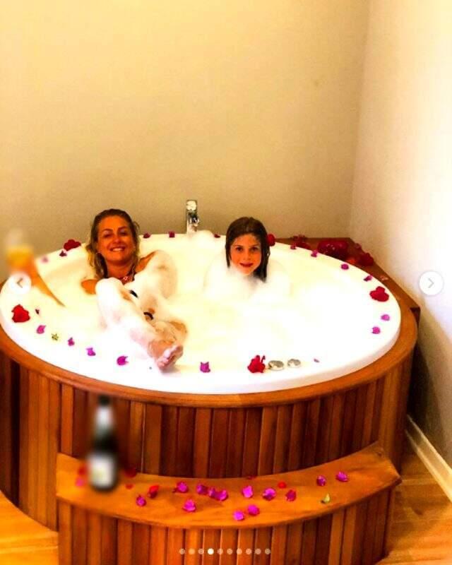 Yeliz Yeşilmen'den tartışma yaratan jakuzi pozu