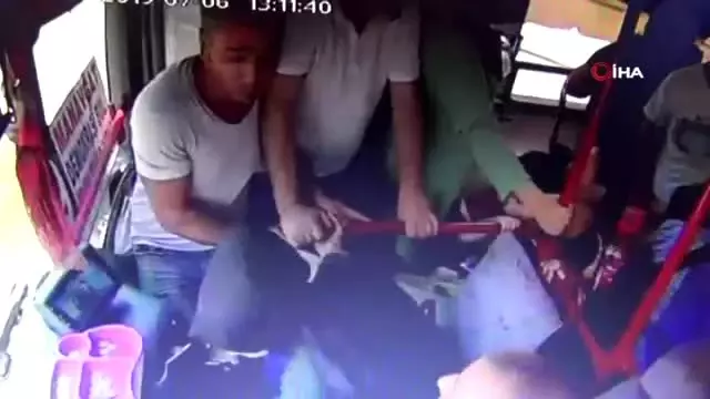Yolcu minibüsünde panik anları