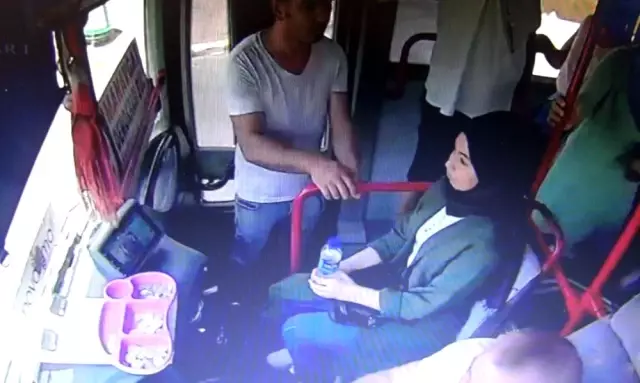 Yolcu minibüsünde panik anları