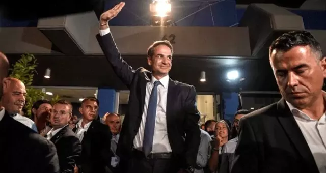 Yunanistan'da, Çipras dönemi bitti! Seçimin galibi Miçotakis yemin edecek Yunanistan'da, Çipras dönemi bitti! Seçimin galibi Miçotakis yemin edecek