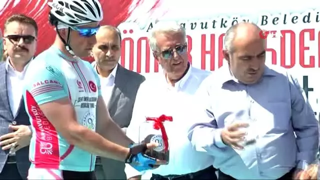 200 bisikletli Ömer Halisdemir için pedallarını çeviriyor 200 bisikletli Ömer Halisdemir için pedallarını çeviriyor