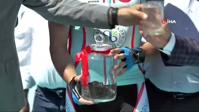 200 bisikletli Ömer Halisdemir için pedallarını çeviriyor 200 bisikletli Ömer Halisdemir için pedallarını çeviriyor