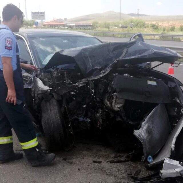 AK Parti Denizli Milletvekili Cahit Özkan trafik kazası geçirdi