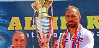 Ali Gürbüz: Antalya'da birlerce kişi Kırkpınar Başpehlivanı Ali Gürbüz için bir araya geldi Ali Gürbüz: Antalya'da birlerce kişi Kırkpınar Başpehlivanı Ali Gürbüz için bir araya geldi