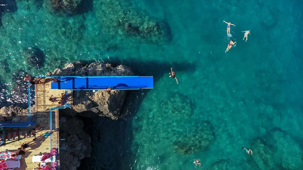 Antalya'da falez plajlara ilgi