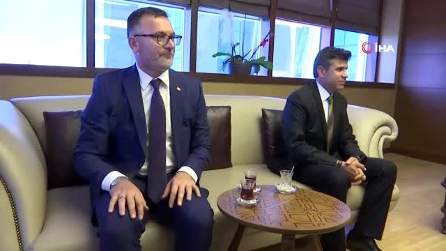Bakan Kasapoğlu, milli motosikletçi Toprak Razgatlıoğlu'nu kabul etti