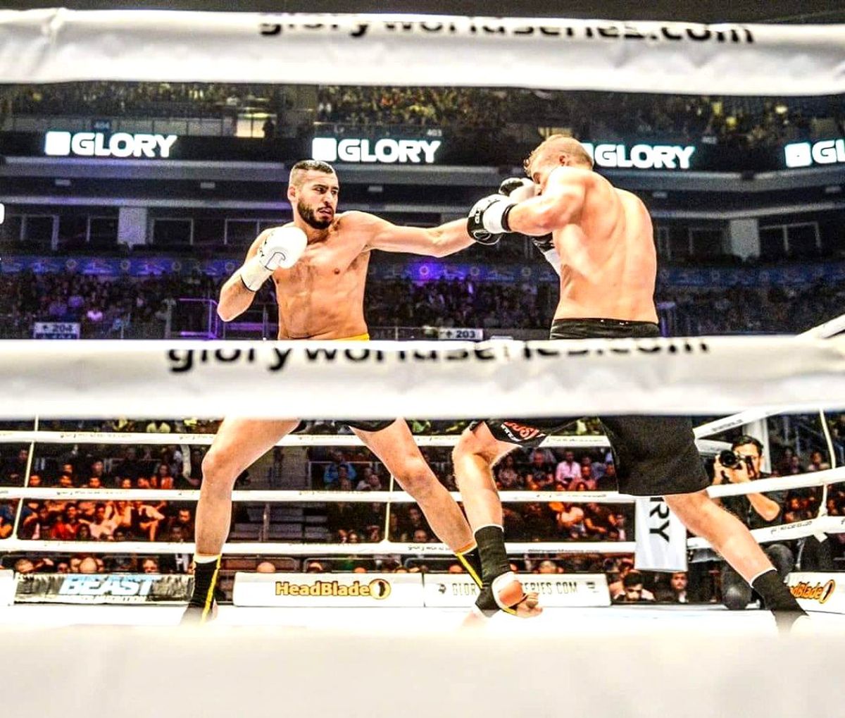 Dünya Kick Boks Şampiyonu Samet Keser'in okuma azmi