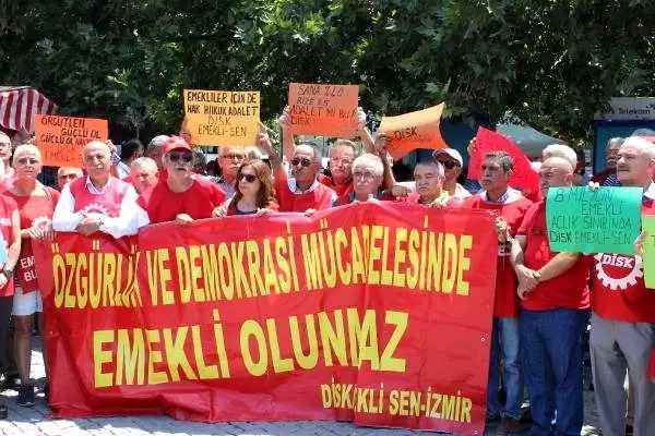 Emekli-Sen, zam oranını protesto etti Emekli-Sen, zam oranını protesto etti