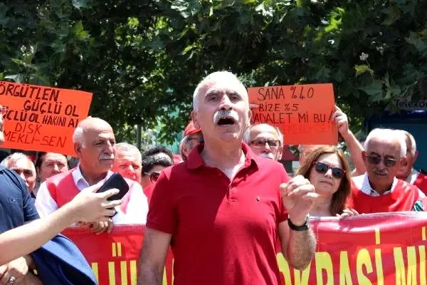 Emekli-Sen, zam oranını protesto etti Emekli-Sen, zam oranını protesto etti