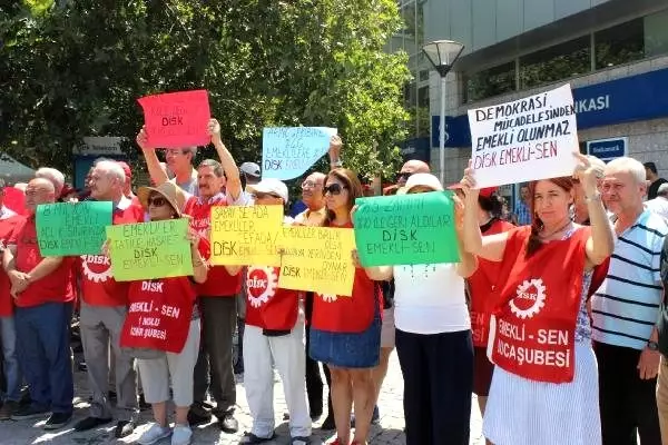 Emekli-Sen, zam oranını protesto etti Emekli-Sen, zam oranını protesto etti