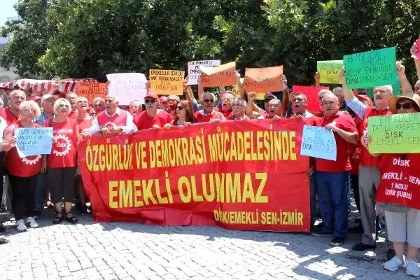 Emekli-Sen, zam oranını protesto etti Emekli-Sen, zam oranını protesto etti