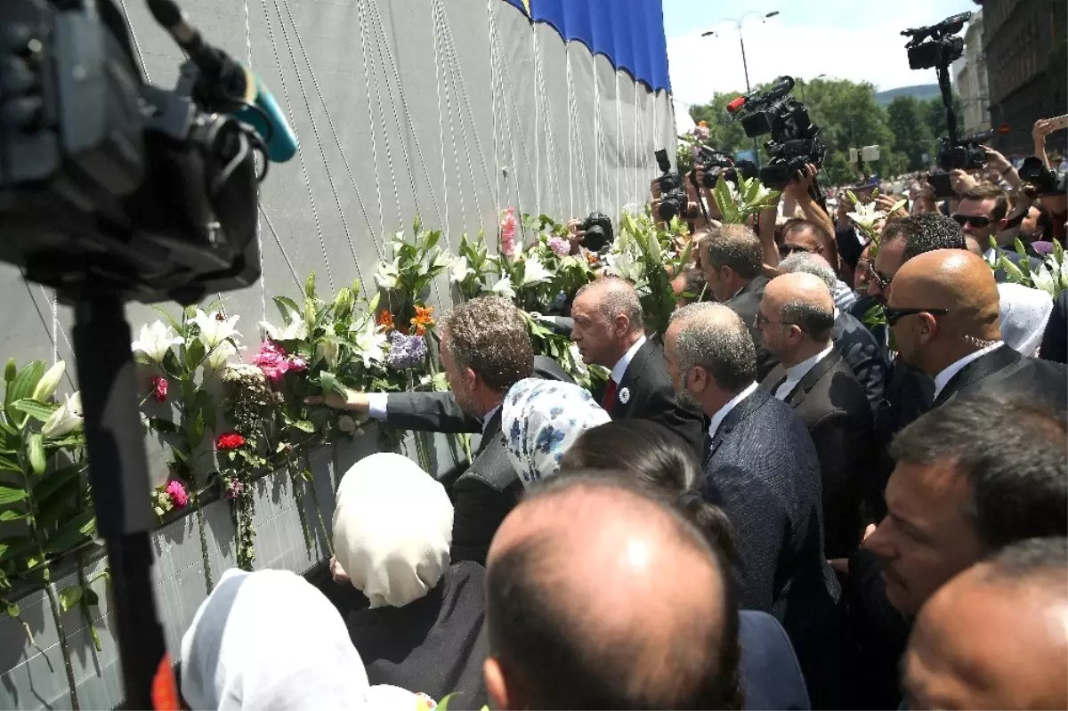 Erdoğan, Srebrenitsa kurbanları anısına düzenlenen anma töreninde