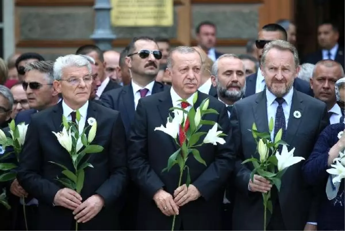 Erdoğan, Srebrenitsa soykırım kurbanları anısına düzenlenen geçit görenine katıldı
