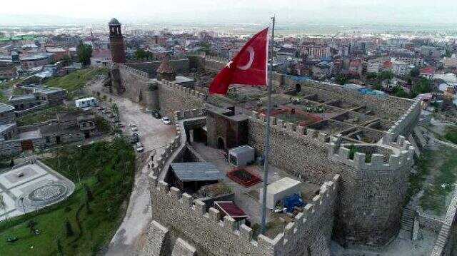 Erzurum Kalesi'nde yapılan tarihi kazı sonrası 'Yaşayan Kale Projesi' gerçekleştirilecek