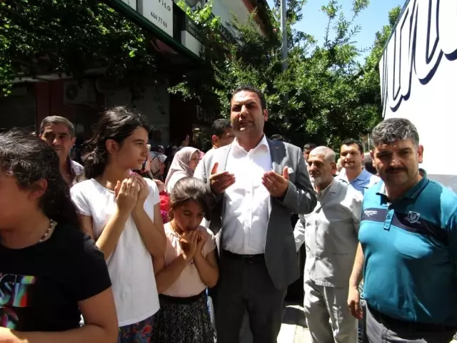 Gölbaşı'nda hacı adayları kutsal topraklara uğurlandı Gölbaşı'nda hacı adayları kutsal topraklara uğurlandı