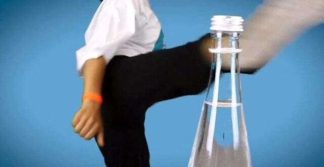 Güzel şarkıcı Hatice, kırmızı bikinisiyle sosyal medya akımına dahil oldu