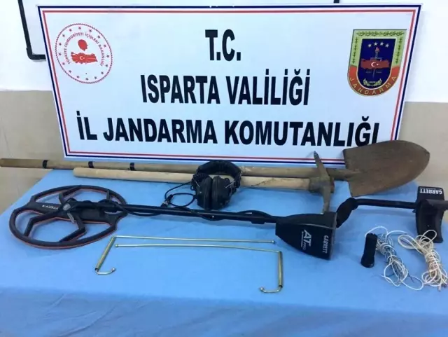 Isparta'da kaçak kazıya jandarma baskını: 3 gözaltı