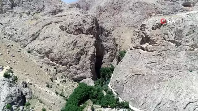 Keşfedilmeyi bekleyen Şuğul Kanyonu havadan görüntülendi