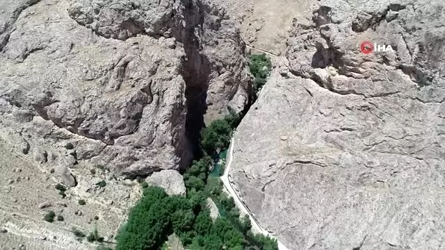 Keşfedilmeyi bekleyen Şuğul Kanyonu havadan görüntülendi