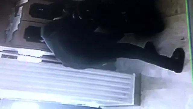 Mahalleliyi bezdiren hırsız, bebek arabasına kadar ne bulduysa çaldı Mahalleliyi bezdiren hırsız, bebek arabasına kadar ne bulduysa çaldı