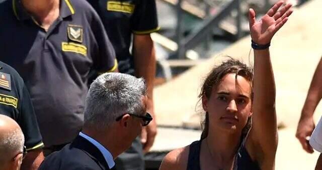 Nobel ödüllü yazardan çağrı: Göçmenleri kurtaran Kaptan Carola Rackete'ye Nobel Barış Ödülü verisin