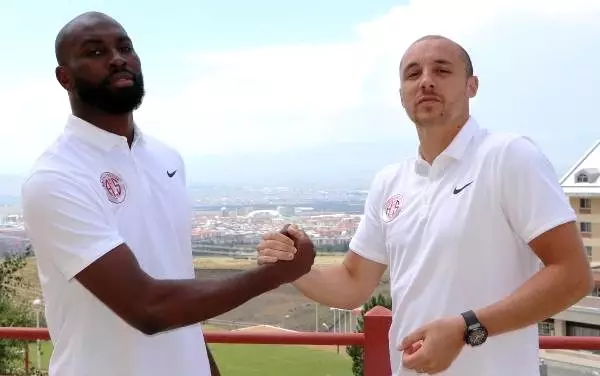 (ÖZEL) Antalyasporlu Doukara ve Aatif'tan DHA'ya özel açıklamalar