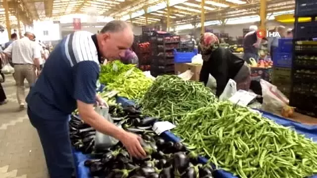 Pazarda kurulan serinletme sisteminden hem pazarcılar hemde vatandaşlar memnun Pazarda kurulan serinletme sisteminden hem pazarcılar hemde vatandaşlar memnun