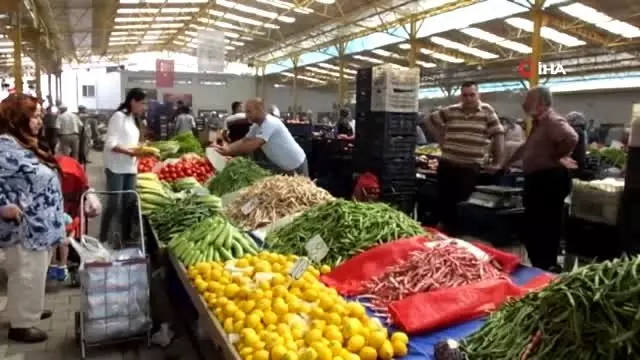 Pazarda kurulan serinletme sisteminden hem pazarcılar hemde vatandaşlar memnun Pazarda kurulan serinletme sisteminden hem pazarcılar hemde vatandaşlar memnun
