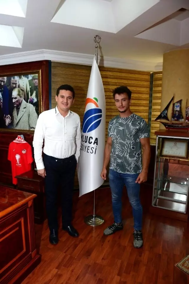 Şampiyon, başkan Köleoğlu'nu ziyaret etti Şampiyon, başkan Köleoğlu'nu ziyaret etti