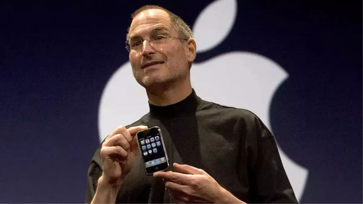 Steve Jobs Tarafından Tanıtılan Plastik Ekranlı iPhone'lara Ne Oldu?