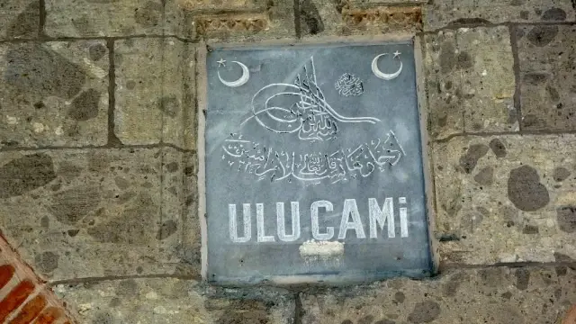 Uşak'ın 600 yıllık camisi halen ibadete açık durumda Uşak'ın 600 yıllık camisi halen ibadete açık durumda