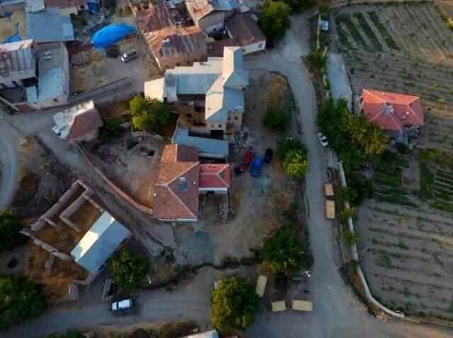 Zengin olma hayali kuran kurnazlar kaçak kazı yaparken drone'a yakalandı! 4 gözaltı