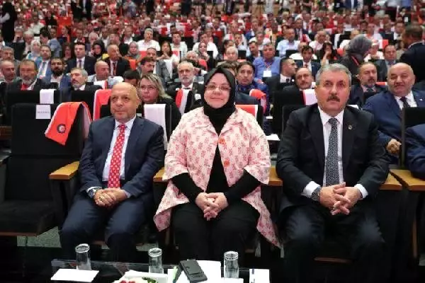 Bakan Selçuk: Kimsenin sendikasından dolayı işten çıkarmaya hakkı yok Bakan Selçuk: Kimsenin sendikasından dolayı işten çıkarmaya hakkı yok