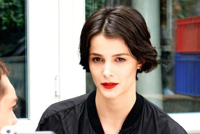 Büşra Develi kimdir? Edis ile birlikte reklam filminde oynadılar!