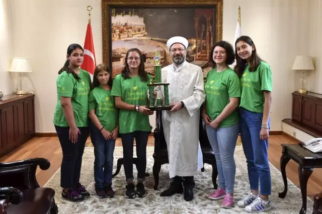 Diyanet İşleri Başkanı Erbaş, Amerika'da dereceye giren öğrencileri kabul etti