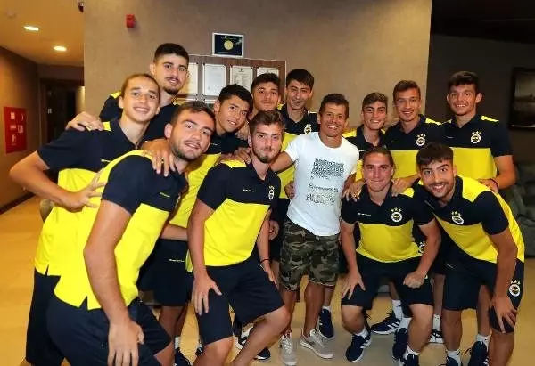 Fenerbahçe'de Yanal'ın en büyük destekçisi Kaptan Emre olacak Fenerbahçe'de Yanal'ın en büyük destekçisi Kaptan Emre olacak