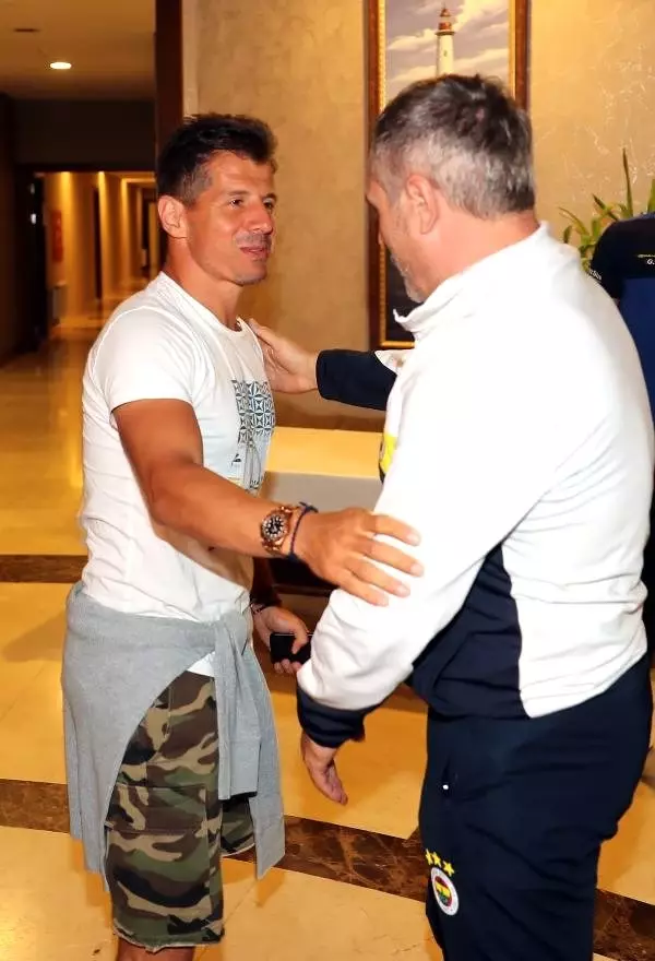 Fenerbahçe'de Yanal'ın en büyük destekçisi Kaptan Emre olacak Fenerbahçe'de Yanal'ın en büyük destekçisi Kaptan Emre olacak