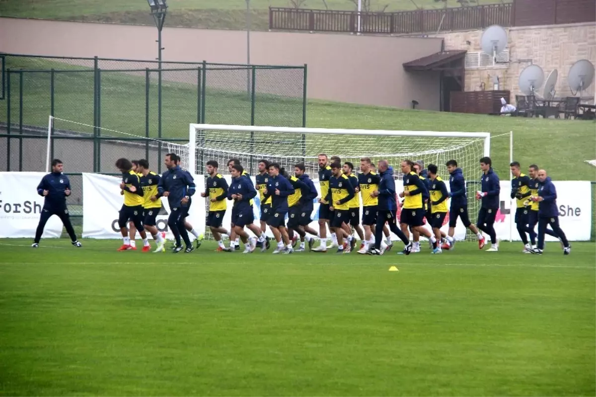 Fenerbahçe sis ve yağmur altında çalıştı