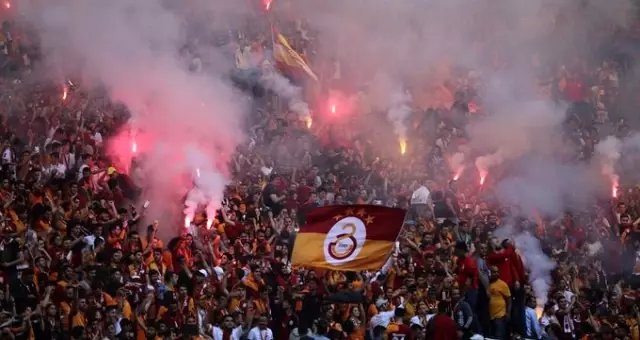 Galatasaray Divan Kurulu Üyesi Hayri Kozak'tan UltrAslan'a: Sıkıysa gelin öldürün beni