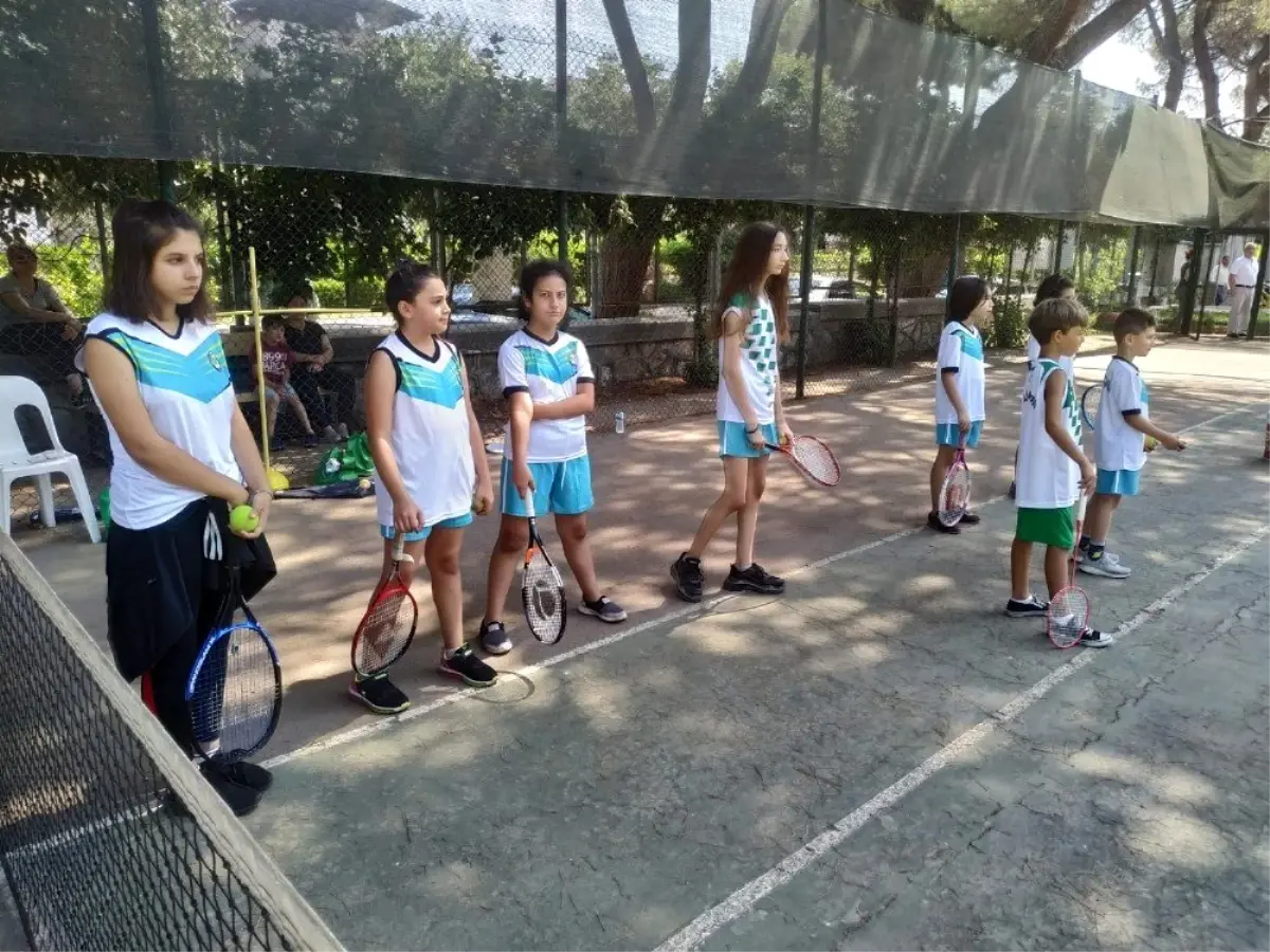 Geleceğin şampiyon tenisçileri Salihli'de yetişiyor