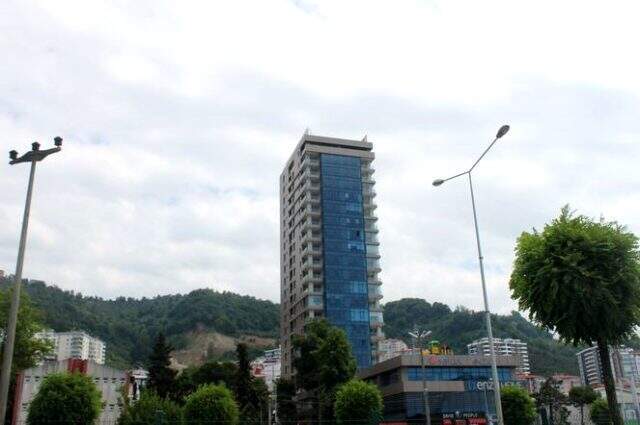 Giresun'da 23 katlı bina tepki: Bu bir ucubedir