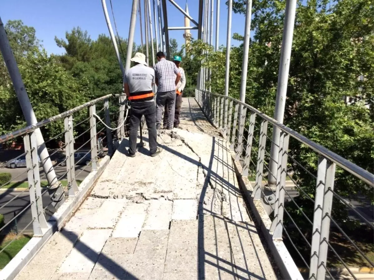 Hasar gören üstgeçitte onarım çalışması