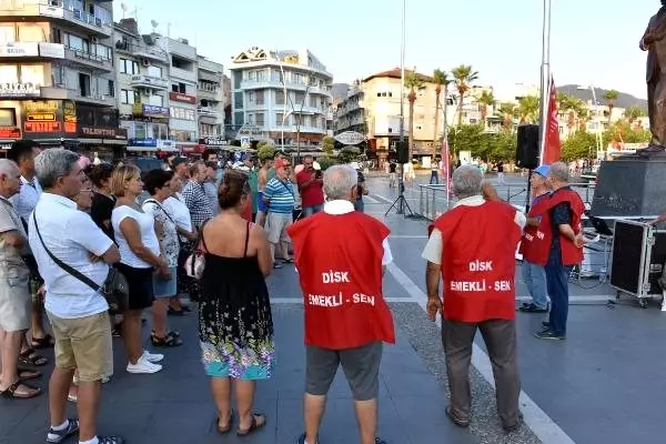 Marmaris'te emekliler zam oranlarını protesto etti