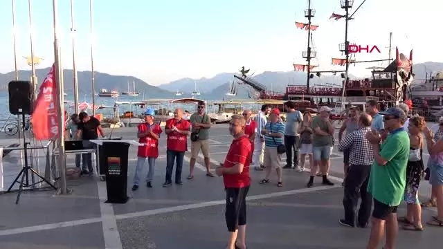 Marmaris'te emekliler zam oranlarını protesto etti