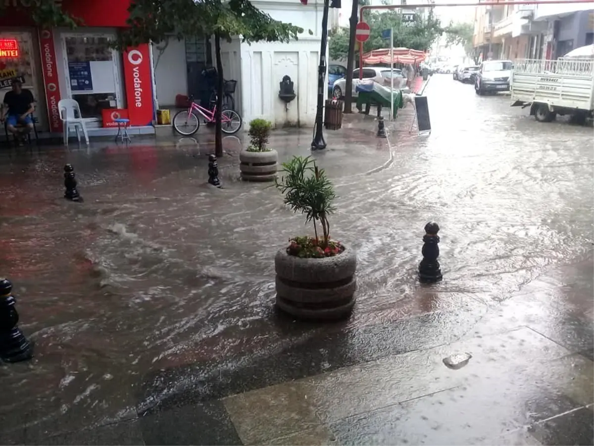 Şarköy'de yollar göle döndü