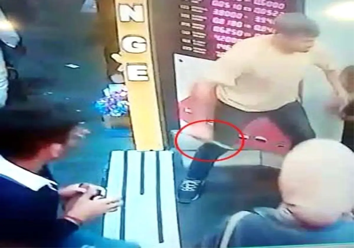 Önce kadını yaraladı, sonra dövizciye saldırdı! Taksim'de gasp dehşeti kamerada