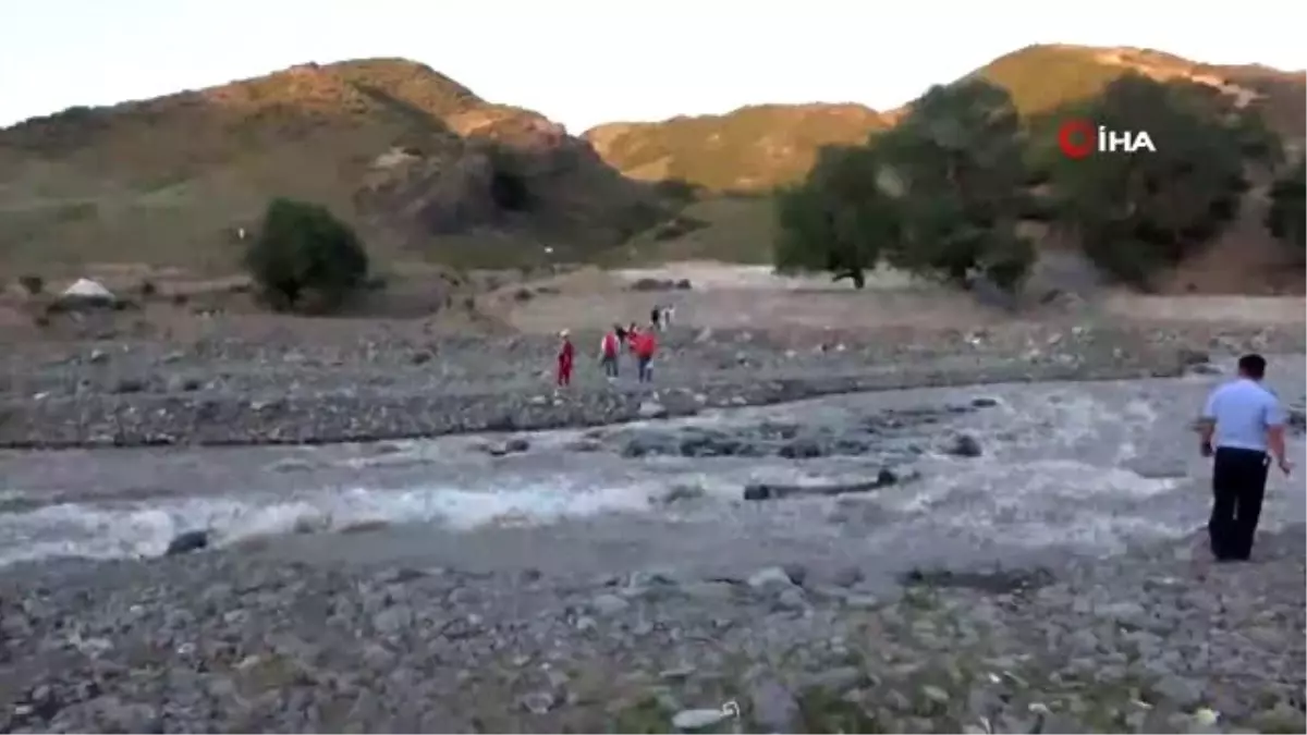 Taşan Nehirde Mahsur Kalan 38 Turist Kurtarıldı