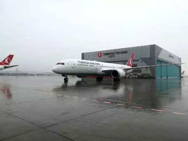 THY ikinci rüya uçağını da teslim aldı