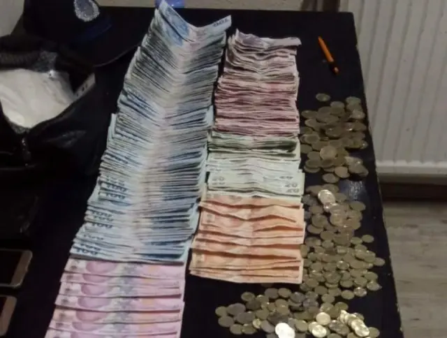 6 çocuğuna dilencilik yaptıran kadından çıkan para zabıtayı şoke etti 6 çocuğuna dilencilik yaptıran kadından çıkan para zabıtayı şoke etti