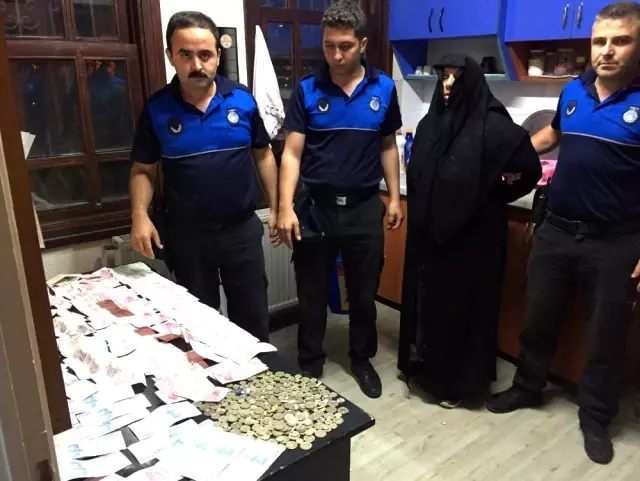 6 çocuğuna dilencilik yaptıran kadından çıkan para zabıtayı şoke etti 6 çocuğuna dilencilik yaptıran kadından çıkan para zabıtayı şoke etti